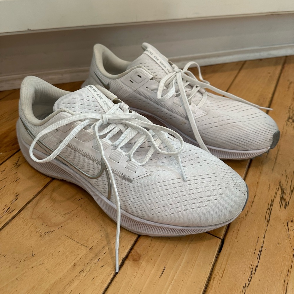 Nike Pegasus 38 Sneakers - 9.5